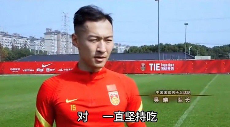男生和女生很愁愁愁痛轮滑鞋
